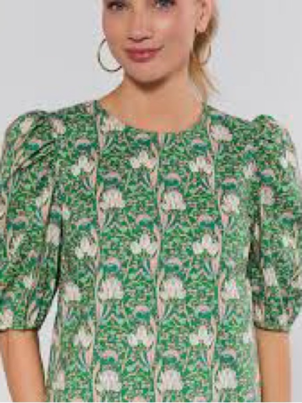 Avara Kylie Green Floral Printed Top, featuring short puff sleeves Large NEW